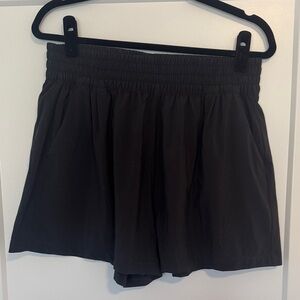 Vuori Villa Black Women's High Rise Shorts